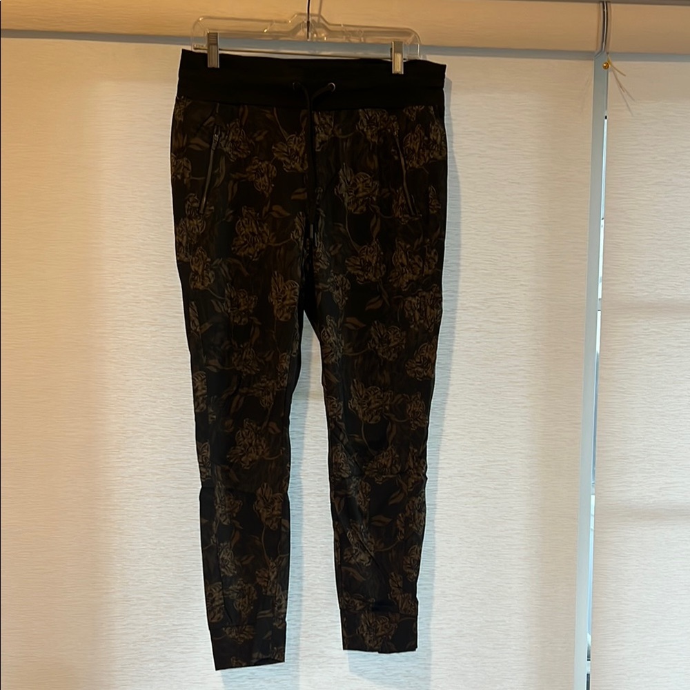 Women’s Athleta Black Floral Jogger Pants